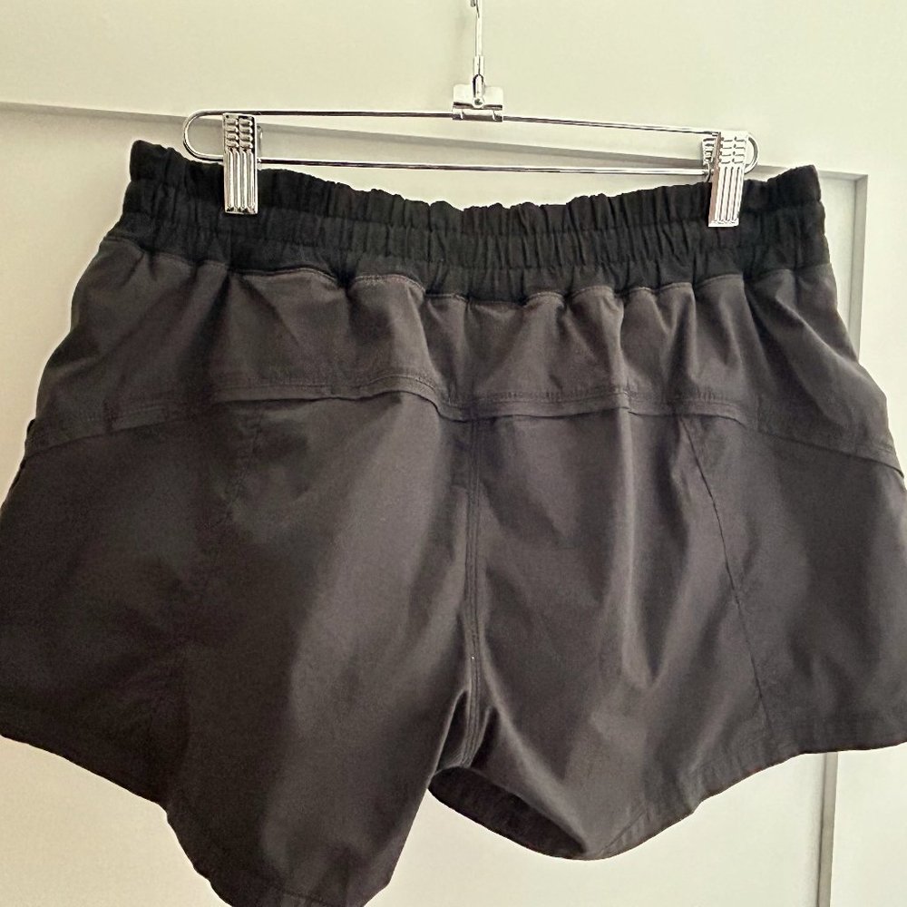 Lululemon Shorts black 8